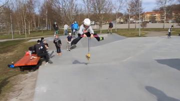 ÖKV Play - Barnens Egen TV: Scooter vs Skateboard