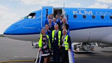Småland airport sa välkommen till KLM, av Moderaterna